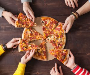 Read more about the article Five top tips for throwing the perfect pizza party